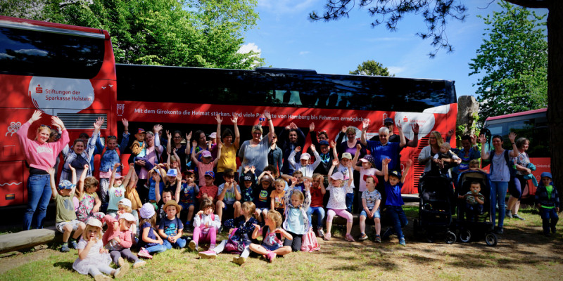 Pressefoto 1 Neue Namen fuer die Stiftungsbusse Stiftungen der Sparkasse Holstein